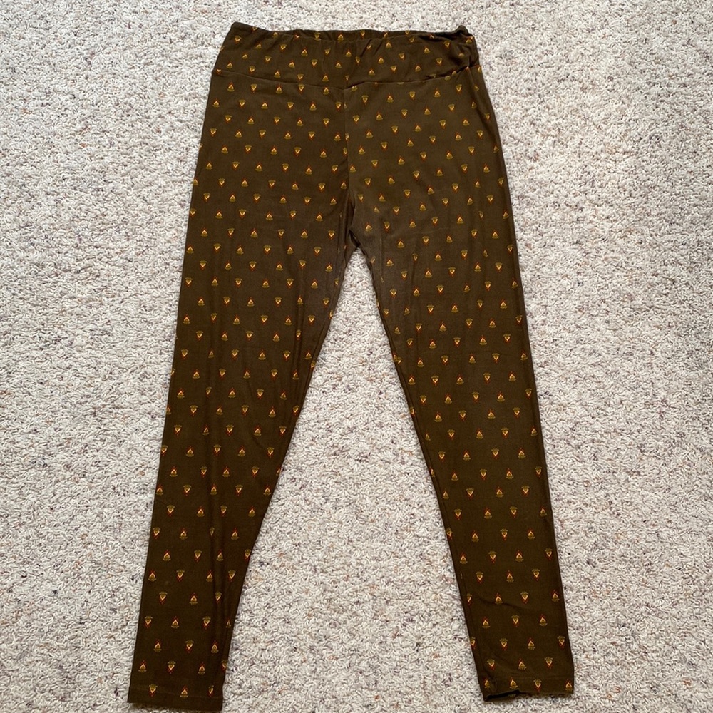 Womens (I think medium) LuLaRoe yoga pants.